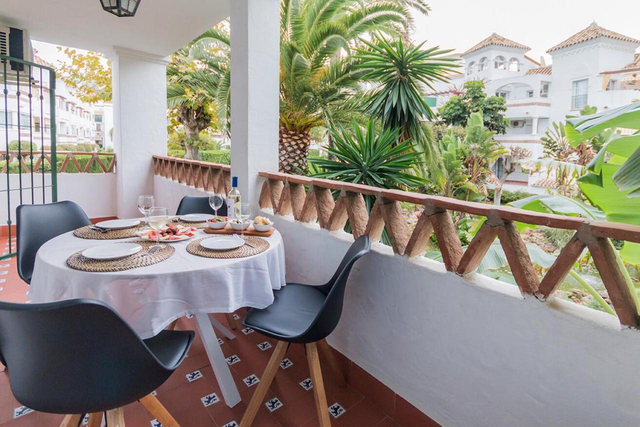 Apartment Lovely 2 Bedroom W/ Large Garden + Pools