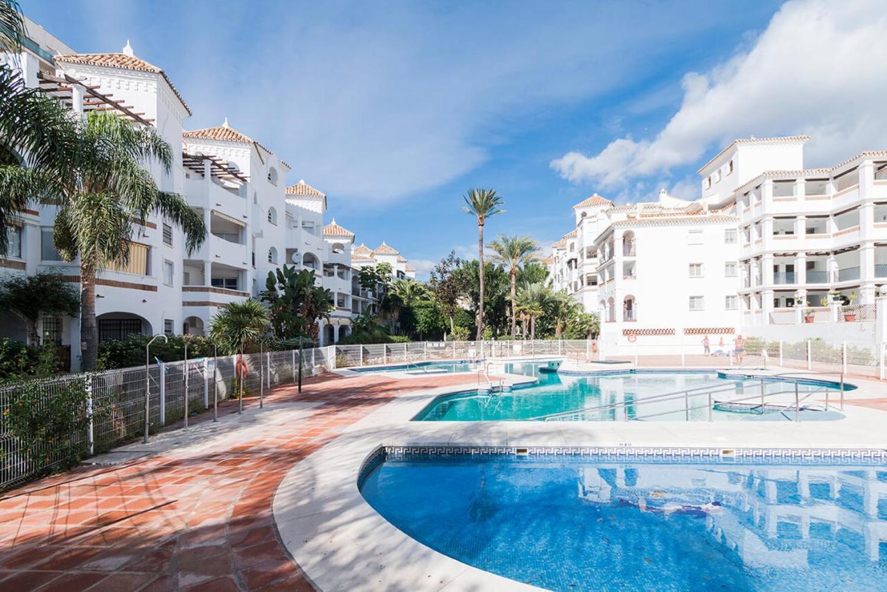 Lovely 2 Bedroom W/ Large Garden + Pools Apartment Benalmadena