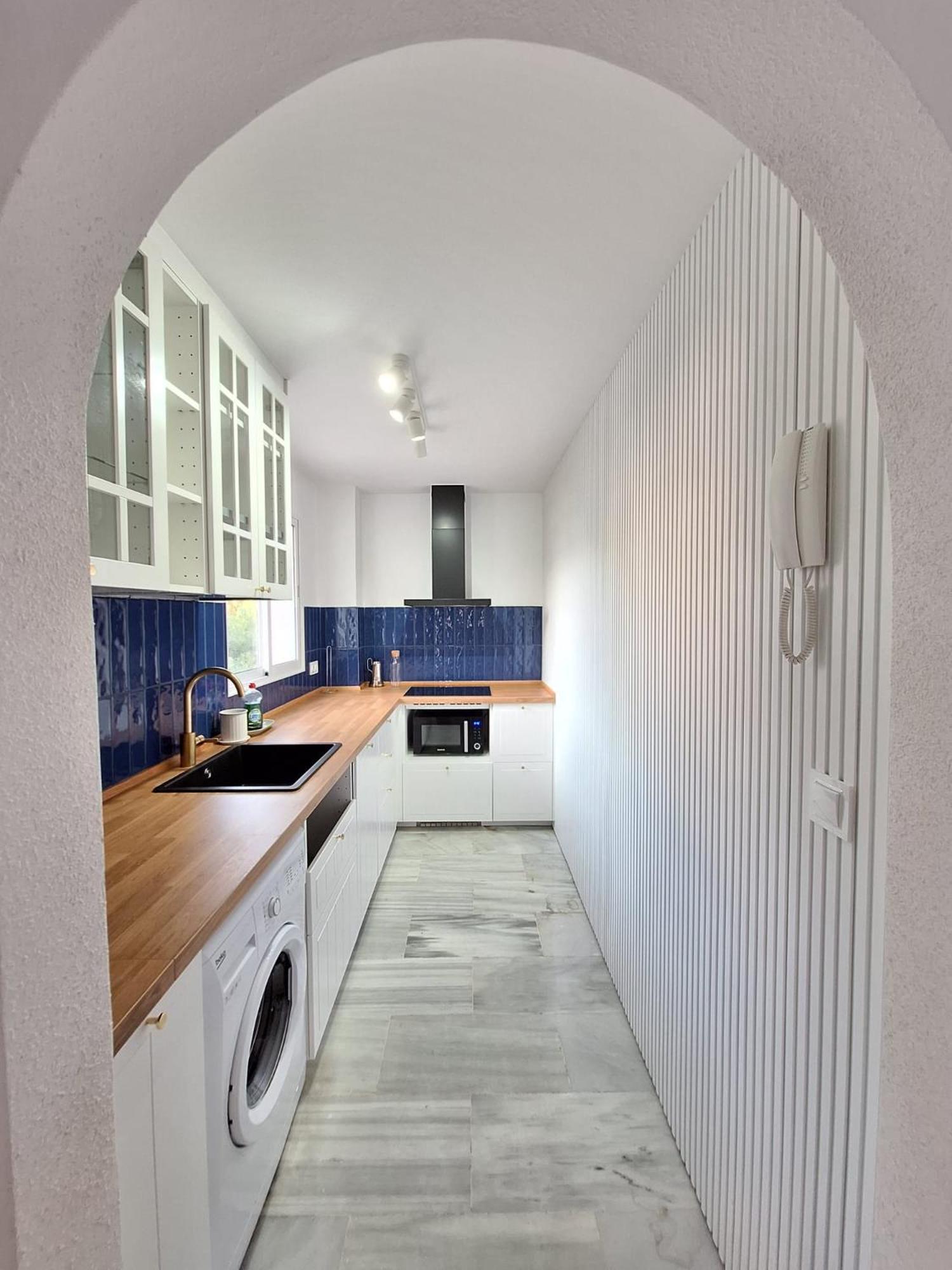 Lovely 2 Bedroom W/ Large Garden + Pools Apartment