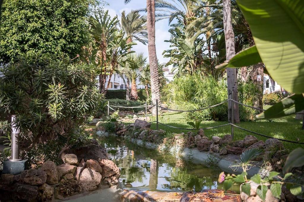 Appartement Lovely 2 Bedroom W/ Large Garden + Pools