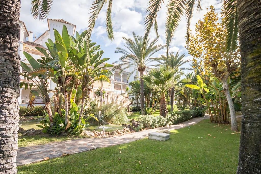 Appartement Lovely 2 Bedroom W/ Large Garden + Pools *