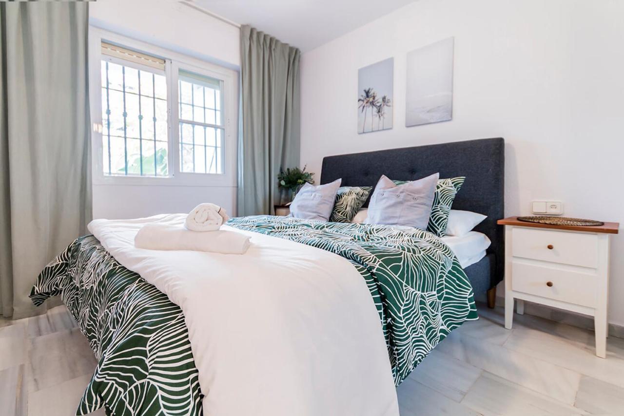 Lovely 2 Bedroom W/ Large Garden + Pools Appartement *